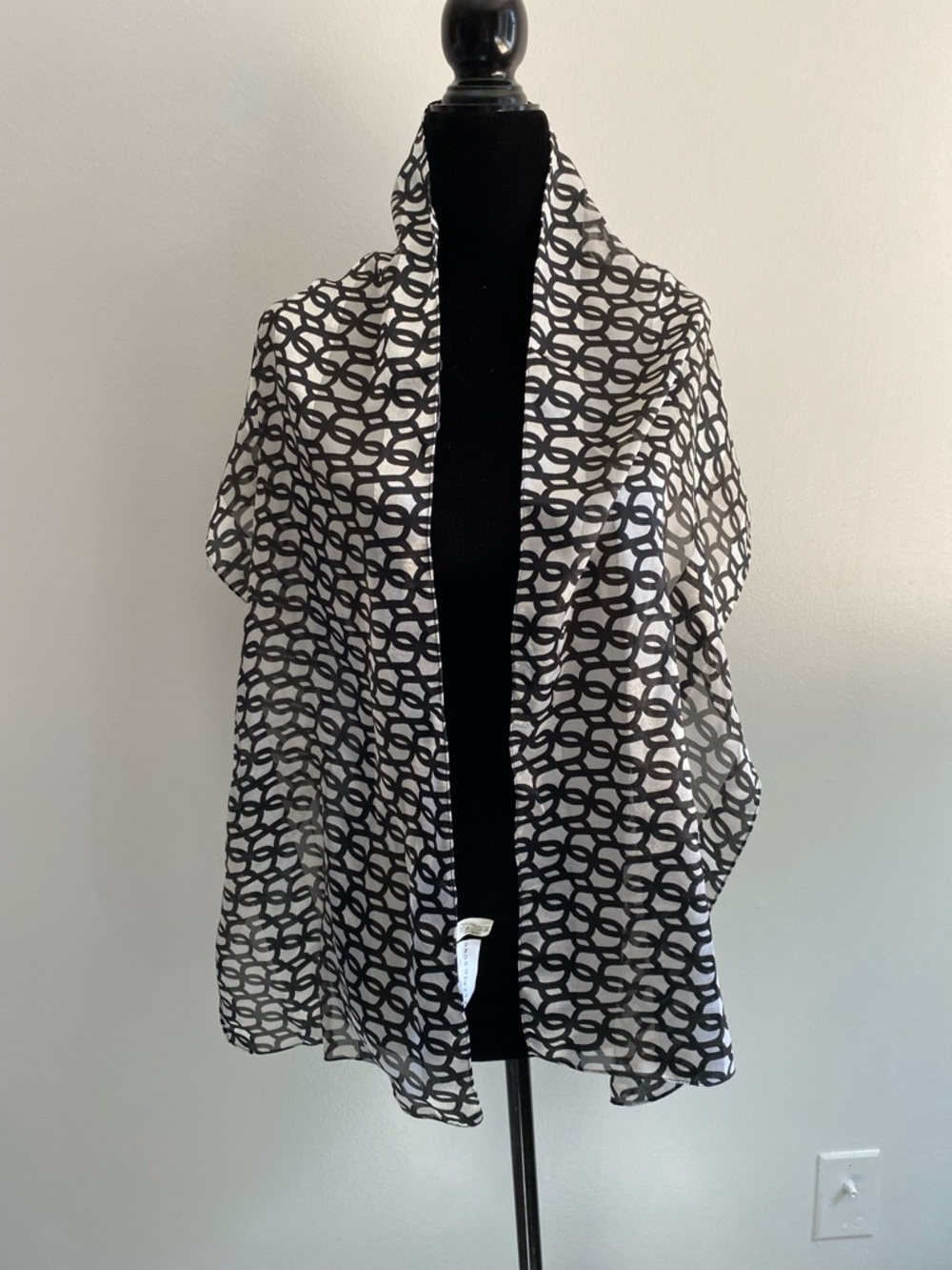 3 for 15$! ALFRED SUNG Black and White Geometric Sheer Wrap